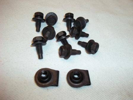 HEADER PANEL FASTENER KIT BARRACUDA 70-74